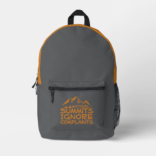 Hiker camping humor gray orange プリントバックパック (正面)
