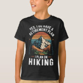 Hiker Funny Retirement Plan - Plan On Hiking  Tシャツ (正面)