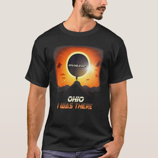 Hiking Outdoors Total Solar Eclipse 2024 Ohio Tシャツ (正面)