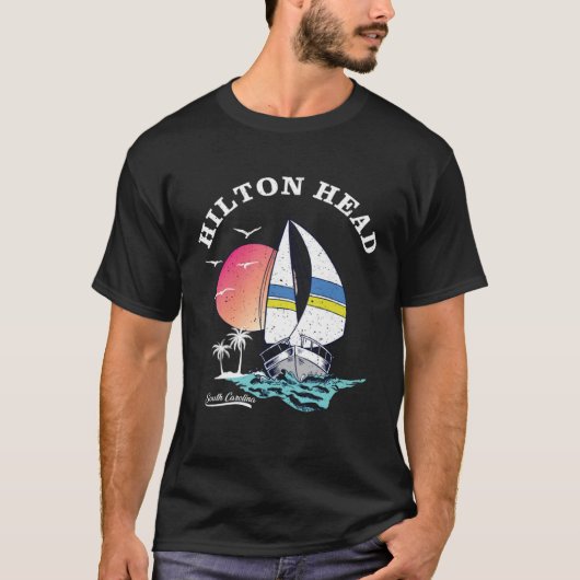Hilton Head Island Sailboat Ocean Palm Trees Sunse Tシャツ (正面)