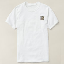 Hineni— チェストプリントTシャツ