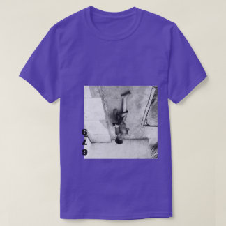 His mother is angry tシャツ