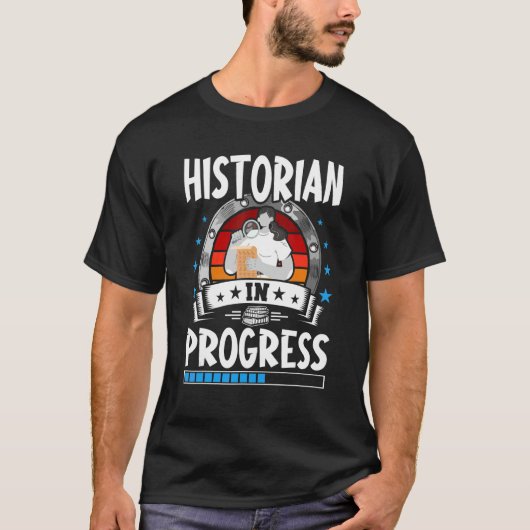 Historian In Progress Trainee Student Tシャツ (正面)