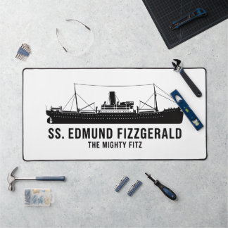 Historic SS Edmund Fitzgerald Mighty Fitz Maritime デスクマット