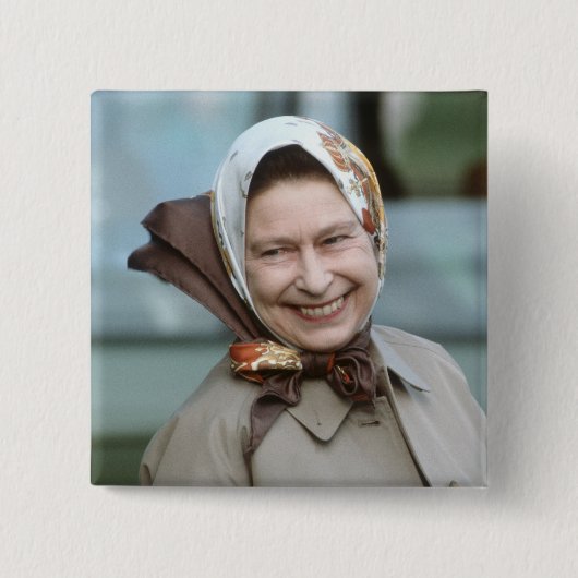 HMクイーンエリザベスIIウィンザー1983 缶バッジ (正面)