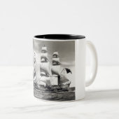 HMSの奨励金 ツートーンマグカップ (正面右)