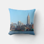 Hoboken、NJから見られるマンハッタンスカイライン クッション (正面)