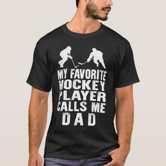 Hockey Dad Favorite Hockey Player Calls Me Dad Fat Tシャツ (正面)