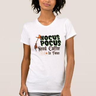 Hocus Pocus、焦点を合わせるためにコーヒーが必要 Tシャツ