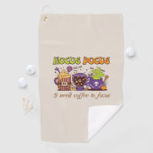 Hocus Pocus – 集中するにはコーヒーが必要 ゴルフタオル (インサイチュ)