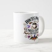 "Hocus Pocus I Need Coffee" Funny Witchy ジャンボコーヒーマグカップ (正面右)