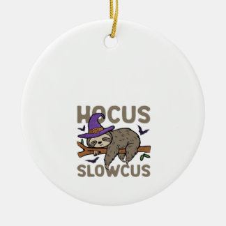 Hocus Slowcus Funny Halloween Sloth Classic T-Shir セラミックオーナメント