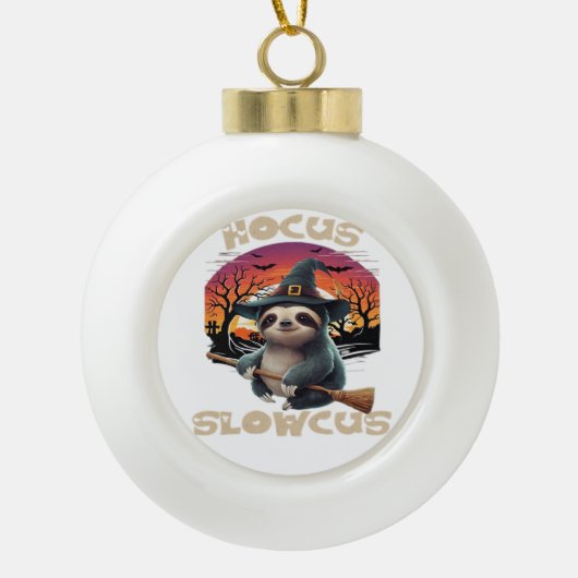 Hocus Slowcus Sloth loversハロウィーンの衣装ティーE セラミックボールオーナメント (正面)