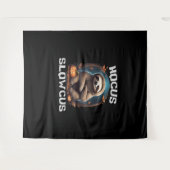 Hocus Slowcus Sloth loversハロウィーンの衣装ティーE タペストリー (正面(横))