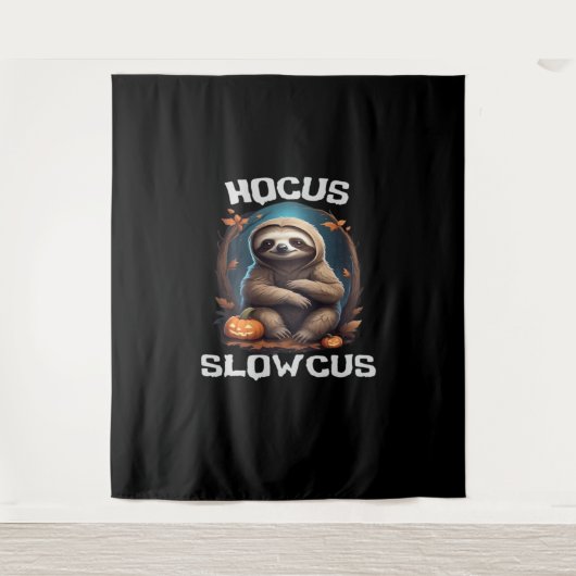 Hocus Slowcus Sloth loversハロウィーンの衣装ティーE タペストリー (正面)