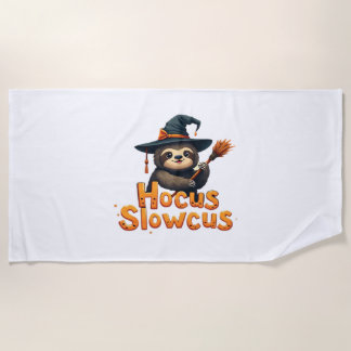 Hocus Slowcus Sloth loversハロウィーンの衣装ティーE ビーチタオル