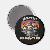 Hocus Slowcus Sloth loversハロウィーンの衣装ティーE マグネット (正面/裏面)