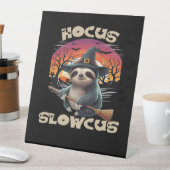 Hocus Slowcus Sloth loversハロウィーンの衣装ティーE 台座サイン (インサイチュ)