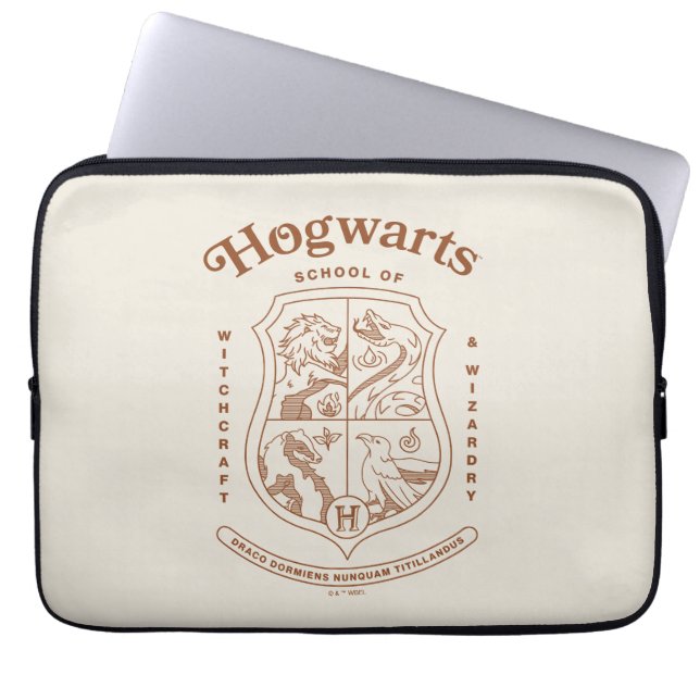 HOGWARTS™ School of Witchcraft and Wizardry Crest ラップトップスリーブ (正面)
