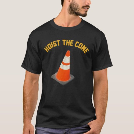 Hoist The Cone Funny Baseball Meme, Funny Hoist Th Tシャツ (正面)