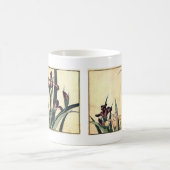 Hokusaiの芸術の絵画のアイリス花 コーヒーマグカップ (中央)