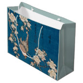 Hokusai著泣くさくらんぼの枝のBullfinch ラージペーパーバッグ (正面アングル)