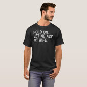 Hold on Let Me Ask My Wife Funny Husband Quote Tシャツ (正面フル)