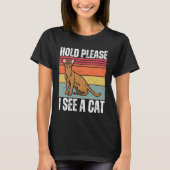 Hold Please I See A Abyssinian Cat  Cat  Sayings Tシャツ (正面)