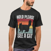 Hold Please I See A Maine Coon Cat  Cat  Sayings Tシャツ (正面)