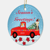 Holiday Cats get a Christmas Tree in a red Truck セラミックオーナメント (左)