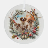 Holiday Cheer With a Brittany Spaniel ガラスオーナメント (裏面)