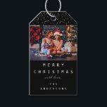 Holiday Christmas Treeメリー Photo Blackの名前 ギフトタグ<br><div class="desc">パーソナライズされたコンテンポラリー飾金のクリスマスのデコアとシックな休日のギフトのラベル背景に書は、誰に専用のこのラベルフロレンツェKを下げることができます</div>
