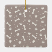 Holiday Dog Bone & Pawprintペットフォパーソナライズされたト セラミックオーナメント (裏面)