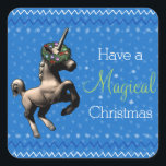 Holiday Unicorn "Magic Christmas" （青） スクエアシール<br><div class="desc">この可愛いシールはあなたのクリスマスカードの封筒をシールするのに最適である。雪の結晶や星の冬の背景にもしは、リースを頭に被せ、「魔法のクリスマスを持つ」(フォントを含め自由に編集できる)という言葉を付けたユニコーンが登場する。その他の色も利用可能。</div>