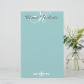 Hollisterモノグラム淡い色のブルーフェミニンパーソナル 便箋 (スタンド正面)