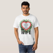 Holly Berry クリスマス 愛してる妻 メンズTシャツ Tシャツ (正面フル)