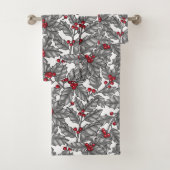 Holly berry, gray leaves on white バスタオルセット (インサイチュ)