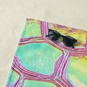Holographic pink y2k aesthetic metallic cyber chic ビーチタオル (インサイチュ)