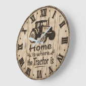 Home Is Where the Tractor Is Rustic Farmhouse ラージ壁時計 (傾斜)
