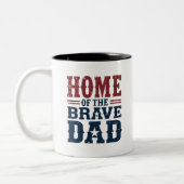 Home of the Brave Dad Mug – Funny Patriotic Gift ツートーンマグカップ (左)