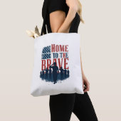 Home of the Brave Salute Tee トートバッグ (クローズアップ)