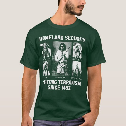 Homeland Security Fightingerrorism Since 1492 fami Tシャツ (正面)
