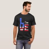 Honey Badger American Flag Sunglasses 4th of July  Tシャツ (正面フル)