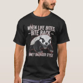 Honey Badger Bite Back Motivation – Fierce Animal Tシャツ (正面)