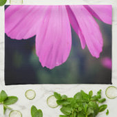 Honey Bee On Pink Cosmos Flower Close Up キッチンタオル (折り畳み)