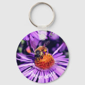 Honey Bee On Purple Aster Flower Personalized キーホルダー (正面)