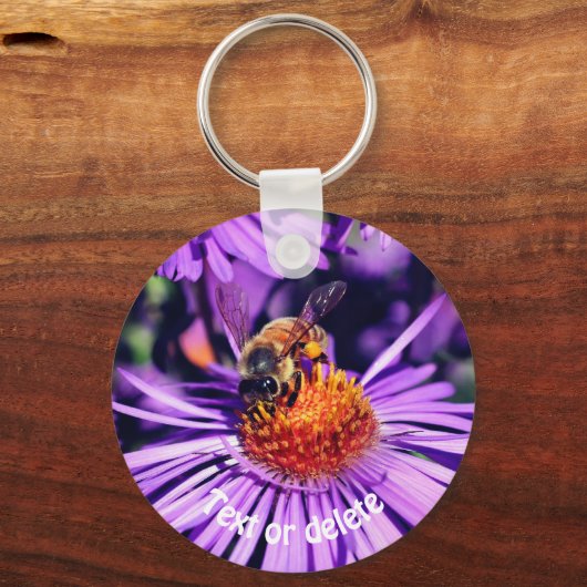 Honey Bee On Purple Aster Flower Personalized キーホルダー (裏面)