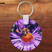 Honey Bee On Purple Aster Flower Personalized キーホルダー (正面)