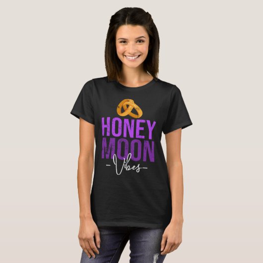 Honey Moonin Couples Wedding Just Married Matching Tシャツ (正面フル)
