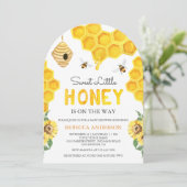 Honeycomb Beehive Sweet Honey Bee Baby Shower 招待状 (スタンド正面)